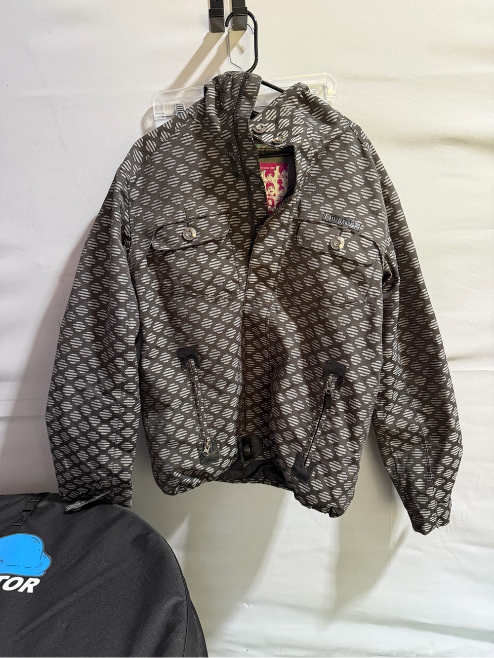 Burton black and white Patterned Ski Jacket with Hood and snow cinch waist